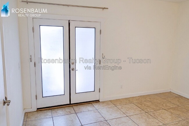 Photo - 1143 E 12th St