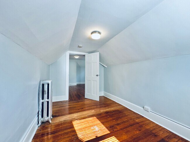 Photo - 62-64 Sheldon Terrace Unidad 64-3