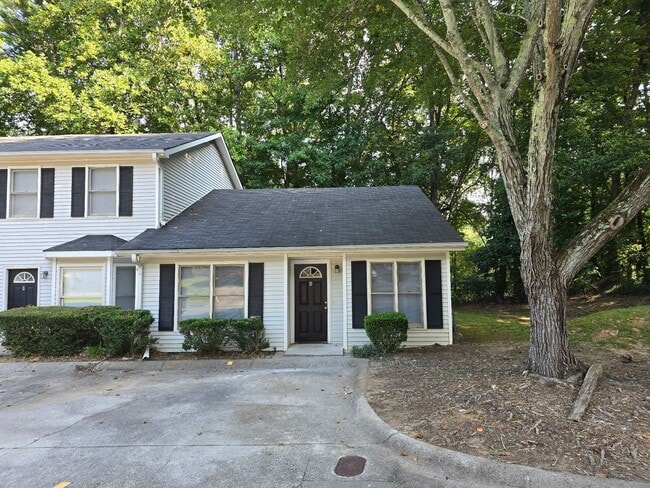 Building Photo - 1225 Oakplace Dr SW Unit D