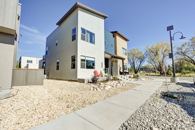 Building Photo - 1003 Fooses St