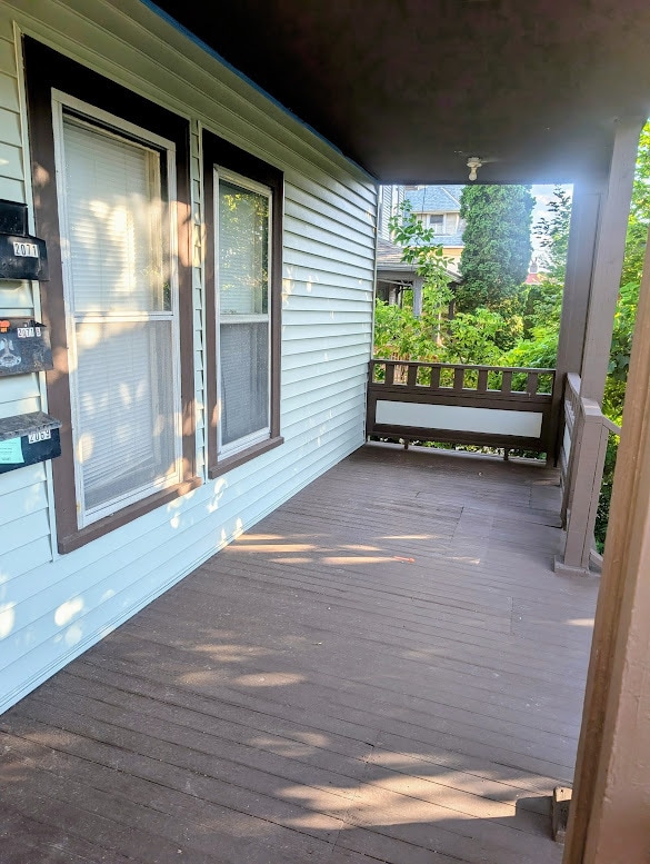 Área de cubierta para el primer piso - 2069 Winnebago St Unidad 2069 A