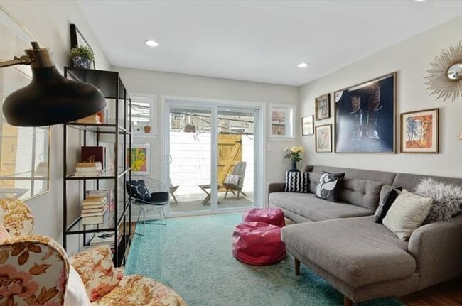 Building Photo - Summertime Move-in - Beautiful 2-bedroom Townhouse w/ Yard/Roofdeck in East Passyunk!