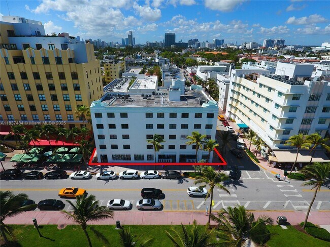 Building Photo - 1390 Ocean Dr Unit 504 Rental