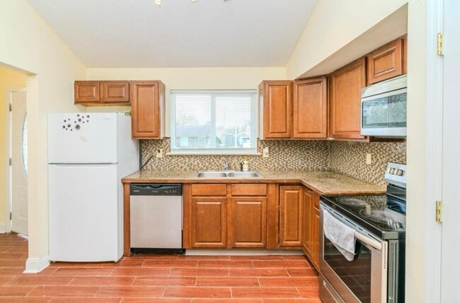 Photo - 3829 Niagara Dr