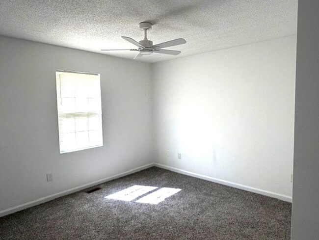 Photo - ~ Cute 2-Bedroom Home w/fenced back yard! ~