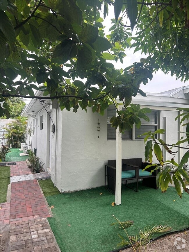 Building Photo - 3800 NW 197th St Unit Efficiency Rental
