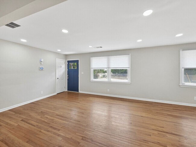 Photo - 1752 Lynn Ln