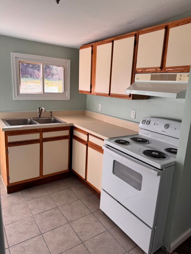 Building Photo - 13 McKinley St Unit A