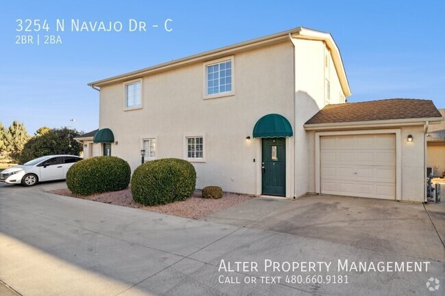 Building Photo - Charming 2-Bedroom Townhouse with Garage i...