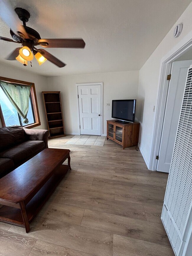 Photo - Furnished  Spacious 1 Bedroom / 1 Bath Upp...