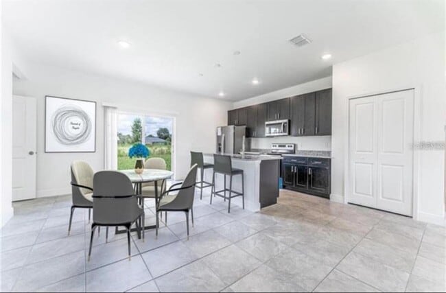 Photo - 799 W Country Club Blvd