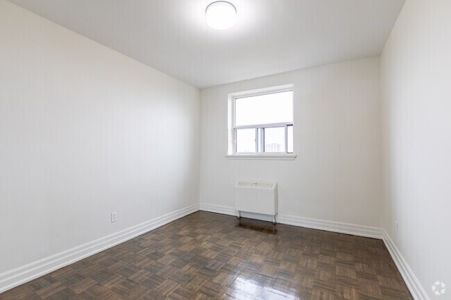 2BR, 1BA - 799SF - Bedroom
