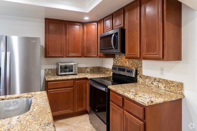 1175 ft² - 3HAB, 2BA - Furnished Corporate Housing Townhome