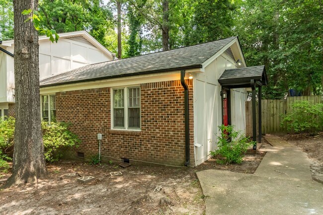 Photo - End unit Townhouse with large backyard: Av...