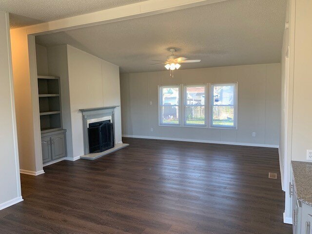 Photo - WANNAMAKER 3BR/2BA COMPLETELY UPDATED AVAILABLE NOW!