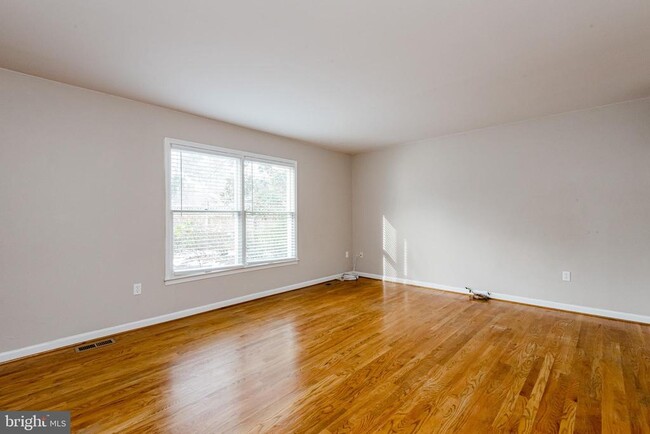 Photo - 517 Stockbridge Ct