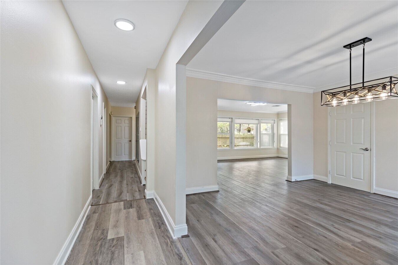 Photo - 2530 Wordsworth St