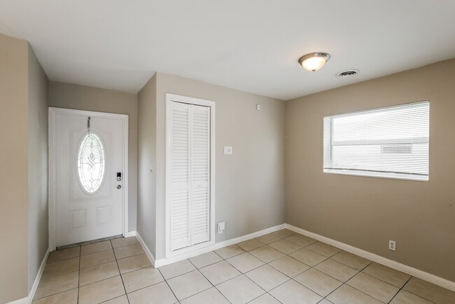 Photo - 5901 NW 15th St