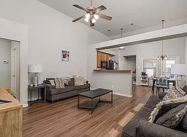 Photo - 8833 Wayne St