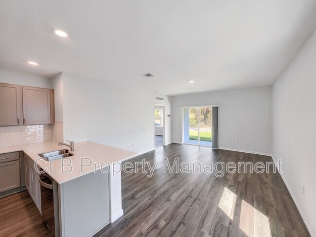 Photo - 982 Commons Wy