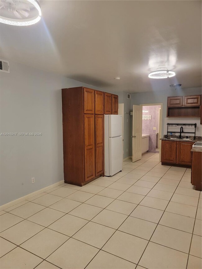 Building Photo - 102670 Overseas Hwy Unit 1