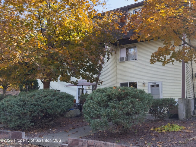 Building Photo - 526 Langan Rd