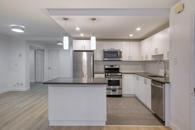 Photo - 3460 Rue Durocher Unit 100