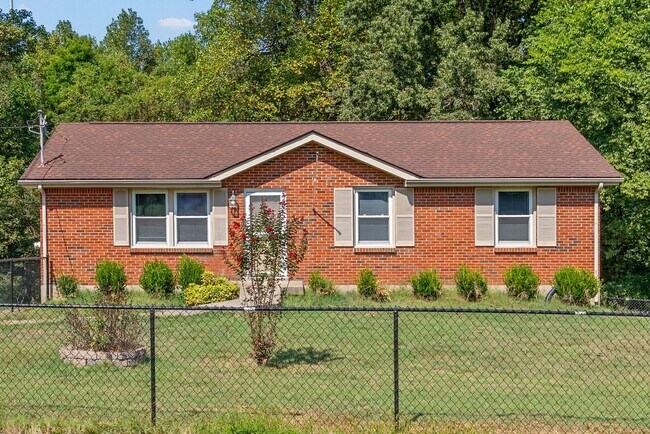 Photo - 3 Bedroom 2 Bath Dog Friendly Home For Rent Near Providence Blvd.