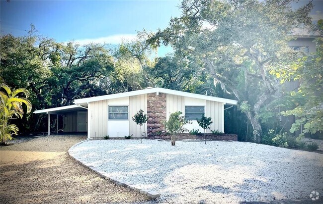 Building Photo - 5242 Winding Way Rental