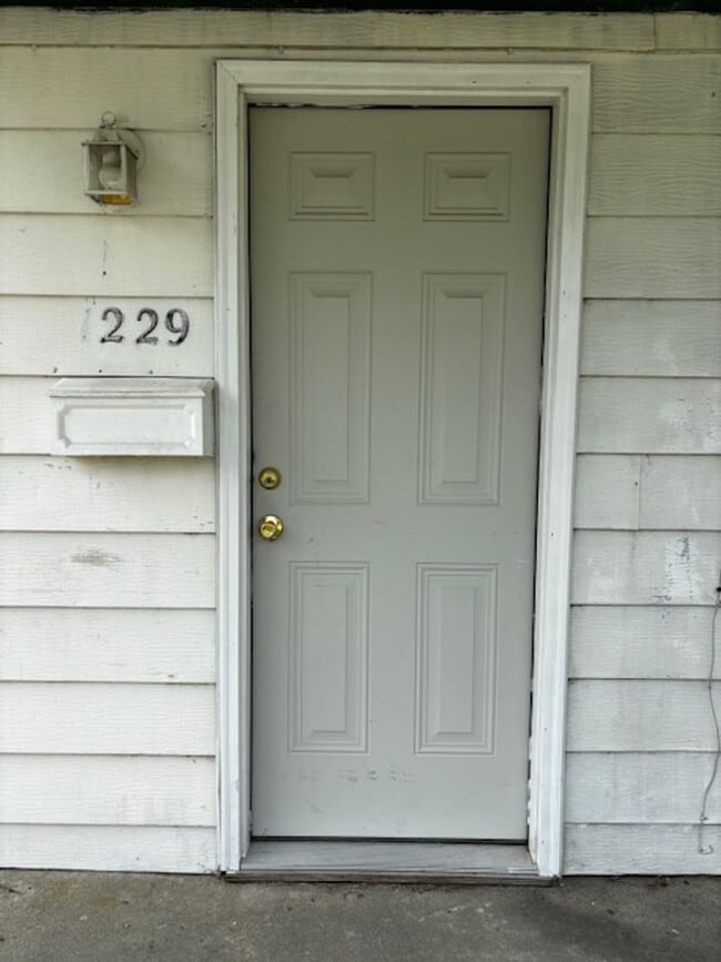 Building Photo - 1227-1229 Avenue Unit 1229 Rental