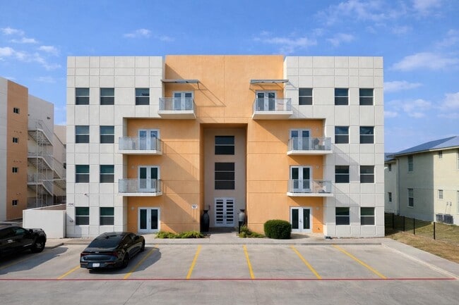 Building Photo - 502 Shiloh Dr Unit 301 E