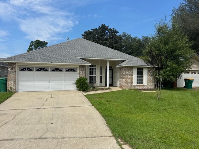 Building Photo - 4 BED / 2 BATH CENTRALLY LOCATED IN FORT WALTON BEACH