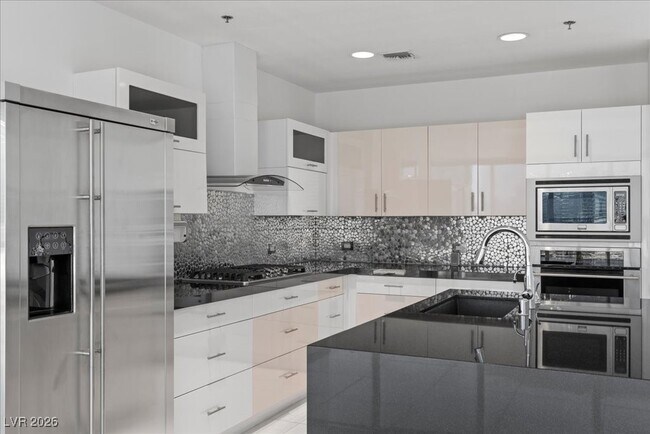 Building Photo - 4525 Dean Martin Dr Unit 1609