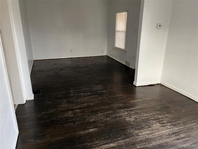 Photo - 7592 Maxwell Ave