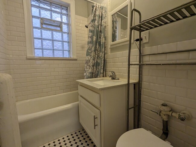 Photo - 546 W Surf St