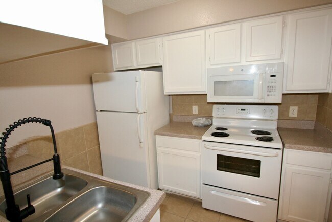 Photo - 17401 Red Oak Dr Unit 102