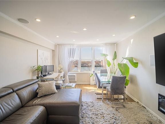 Photo - 1625 Emmons Ave