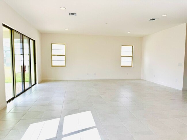 Photo - Home For Rent In Saint Cloud with 5 Bedroom/3 Baths