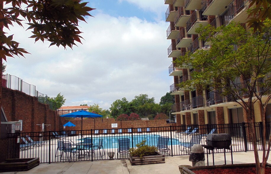 District at West Market Students Only Apartments For Rent in