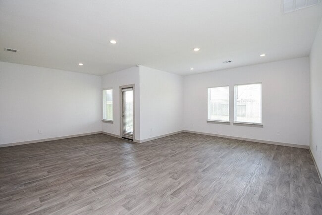 Building Photo - 8030 Milam Ln
