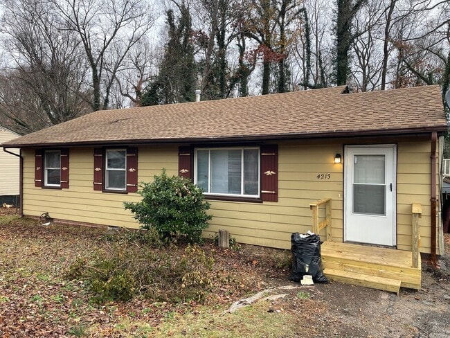 Building Photo - 3bed house in the county! Central all electric hvac, laundry, yard and hardwoods.