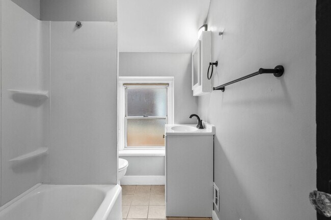 Photo - MOVE-IN SPECIAL! $200 OFF 1ST MONTH RENT T... Casa