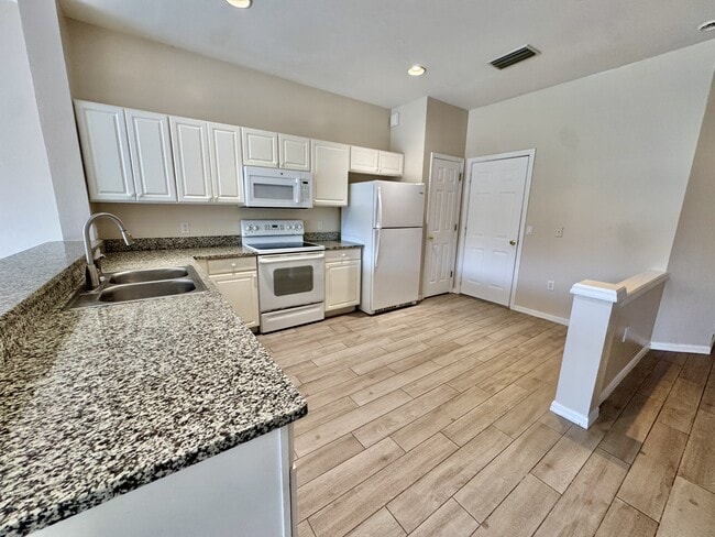 Photo - 912 Hampton Cir