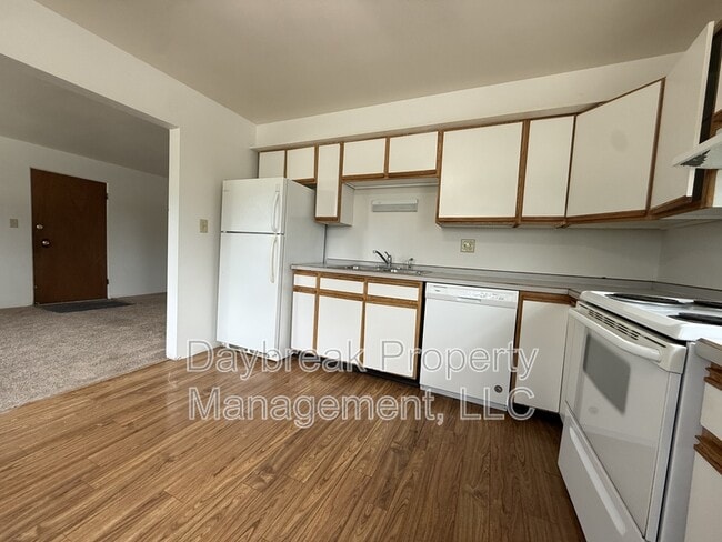 Photo - 2913 8th St N