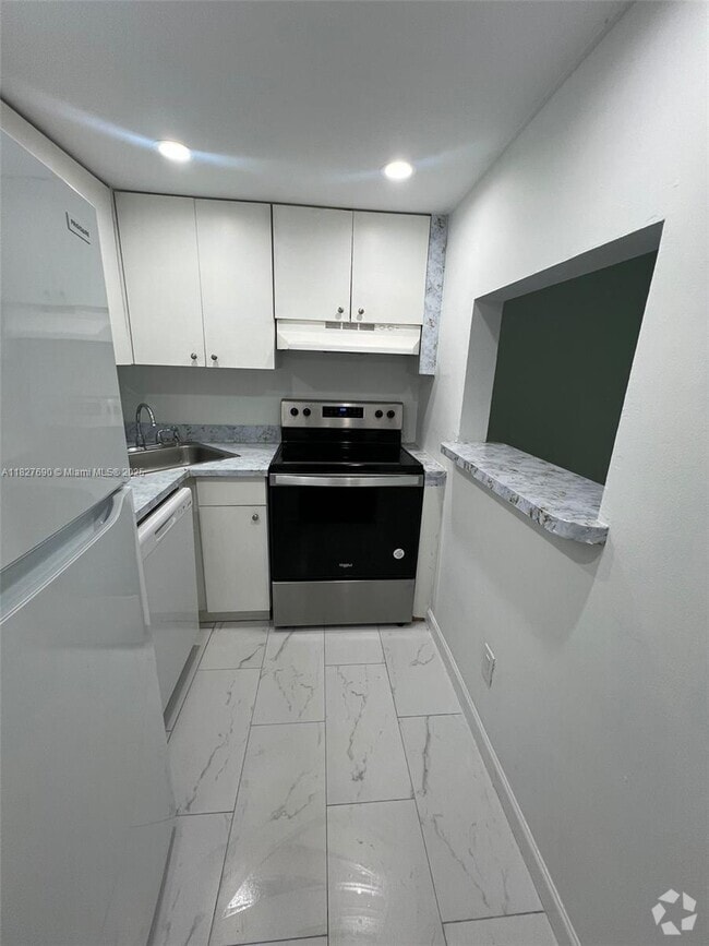 Building Photo - 201 SE 6th Ave Unit 12 Rental
