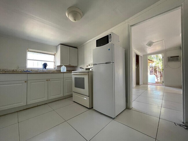 Photo - 633 NW 15th Ave