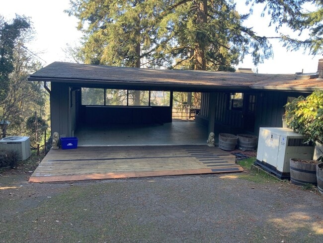 Building Photo - 3 Bedroom House in Hendrick's Park Area