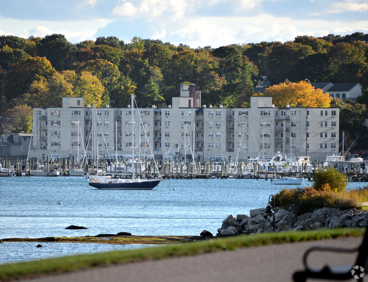 View from the northeast - Harbour House Condominiums