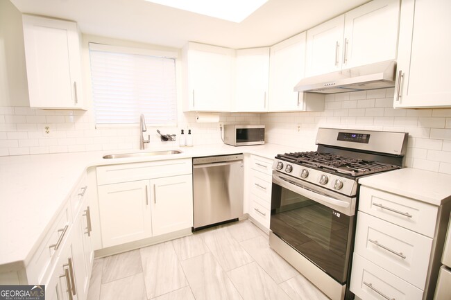 Photo - 34 Little Silver Ct