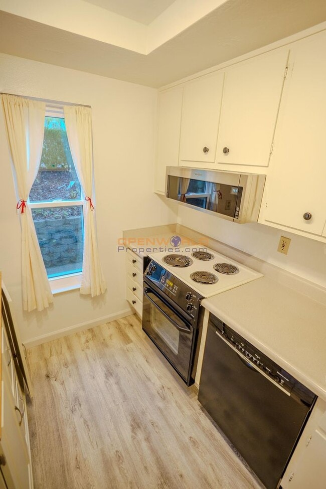 Photo - Rossmoor 55+ Living — One BR/One BA Del Monte Model (733 SF) — Peaceful, Updated, Sun-Filled Home Unit 2